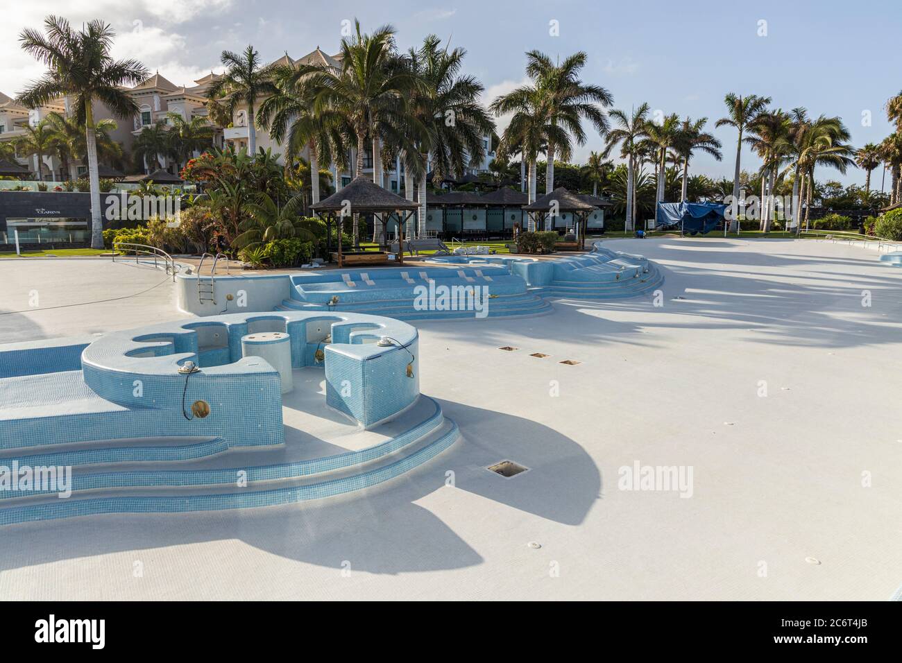 Empty swimming pool at the Palacio de Isora hotel undergoing maintainance in the aftermath of the covid 19 lockdown prior to reopening, La Jaquita, Al Stock Photo