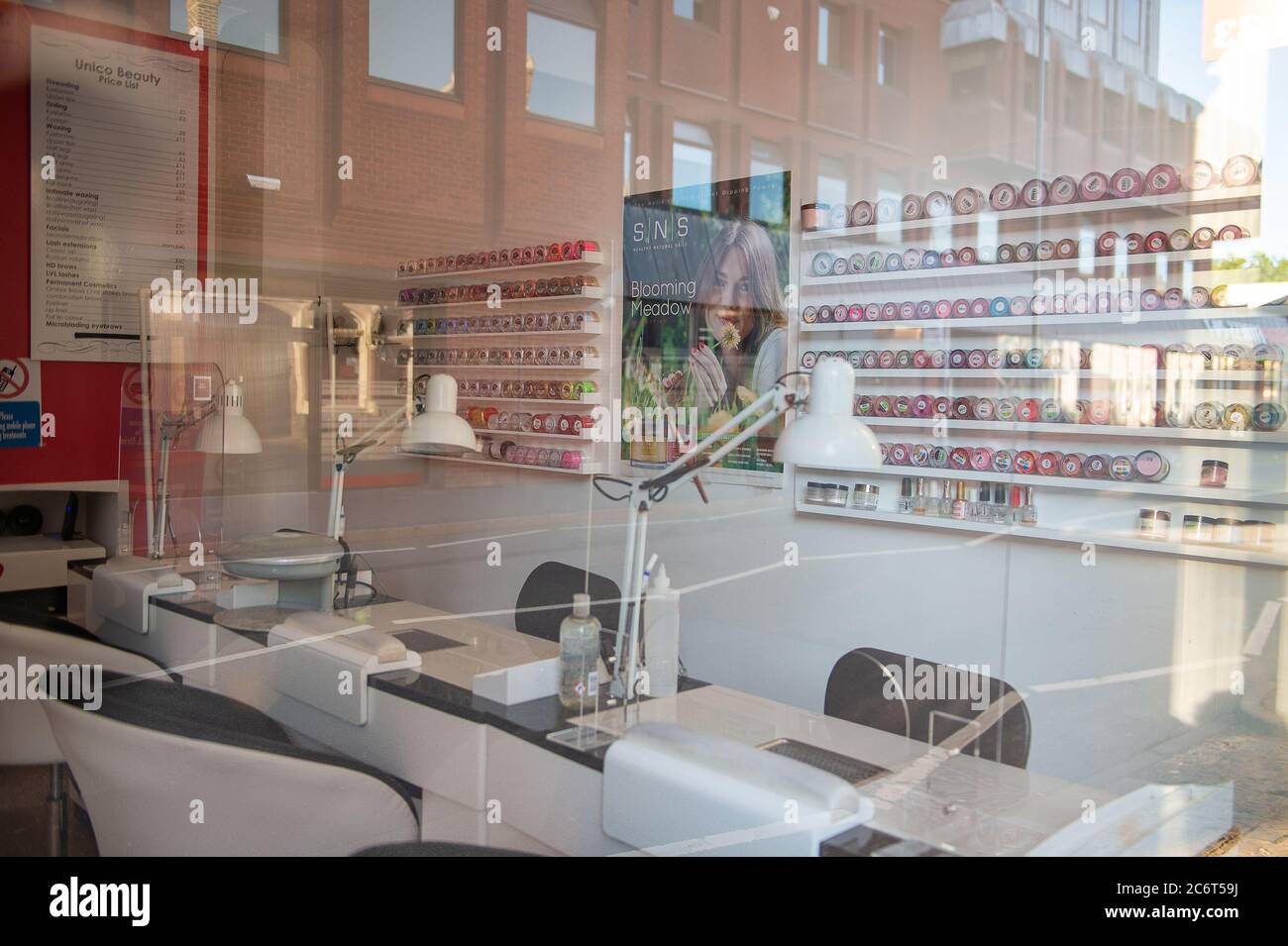 Perspex screens hi-res stock photography and images - Alamy
