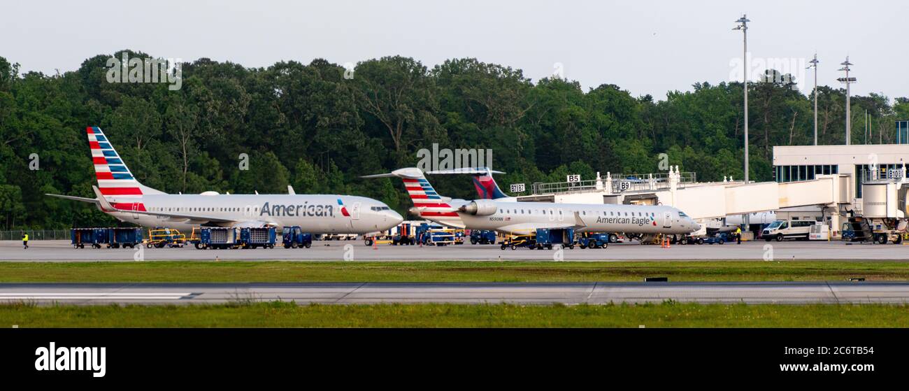 Delta plane gate hires stock photography and images Alamy