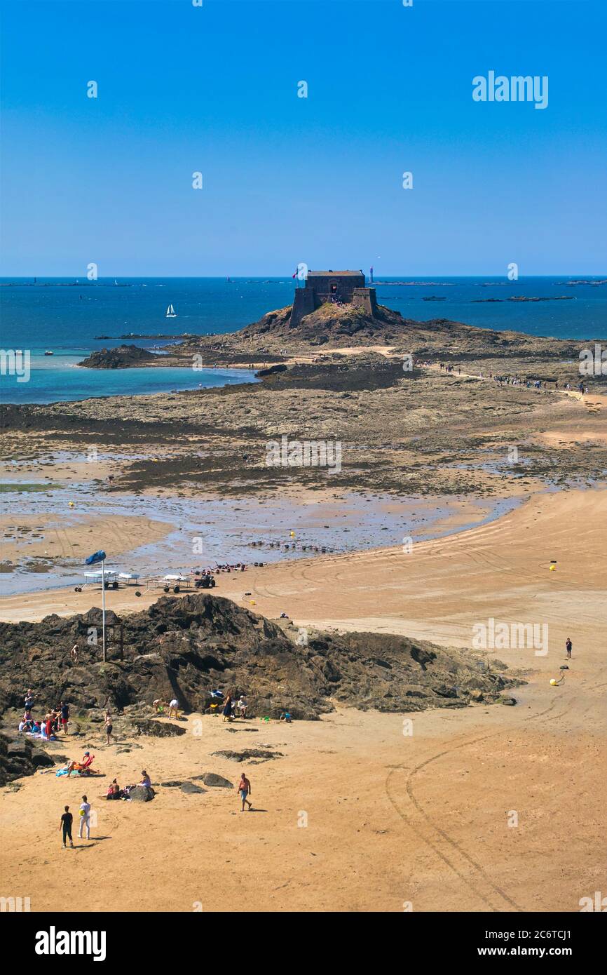 Saint Malo, Brittany, France, Europe. The beaches extend at the foot of the walls. At low tide, the sand dries up to the islands. Stock Photo