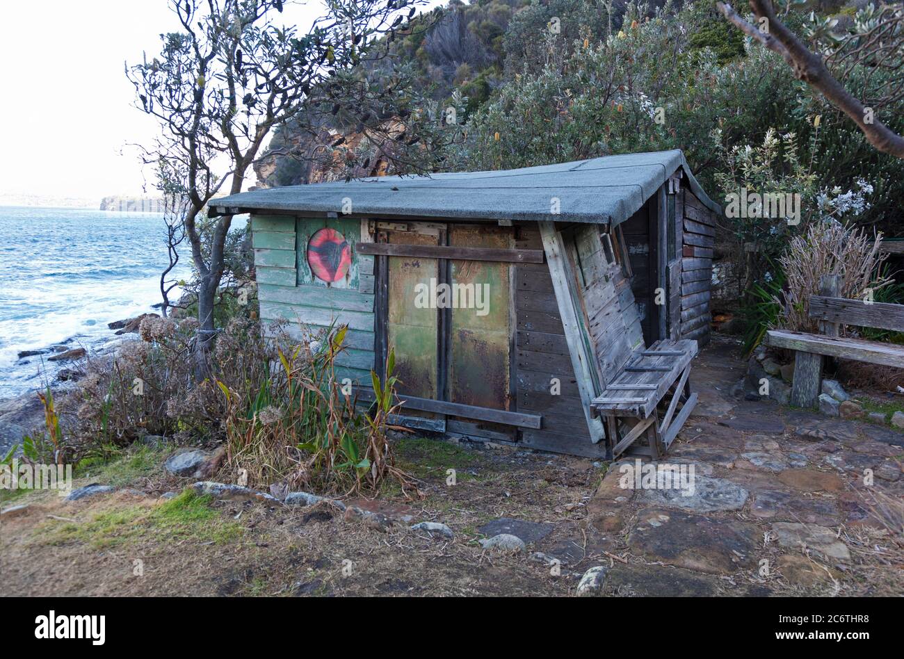 Historic old clifftop hut  on an isolated cove in National Park bushland of Sydney, Australia Stock Photo