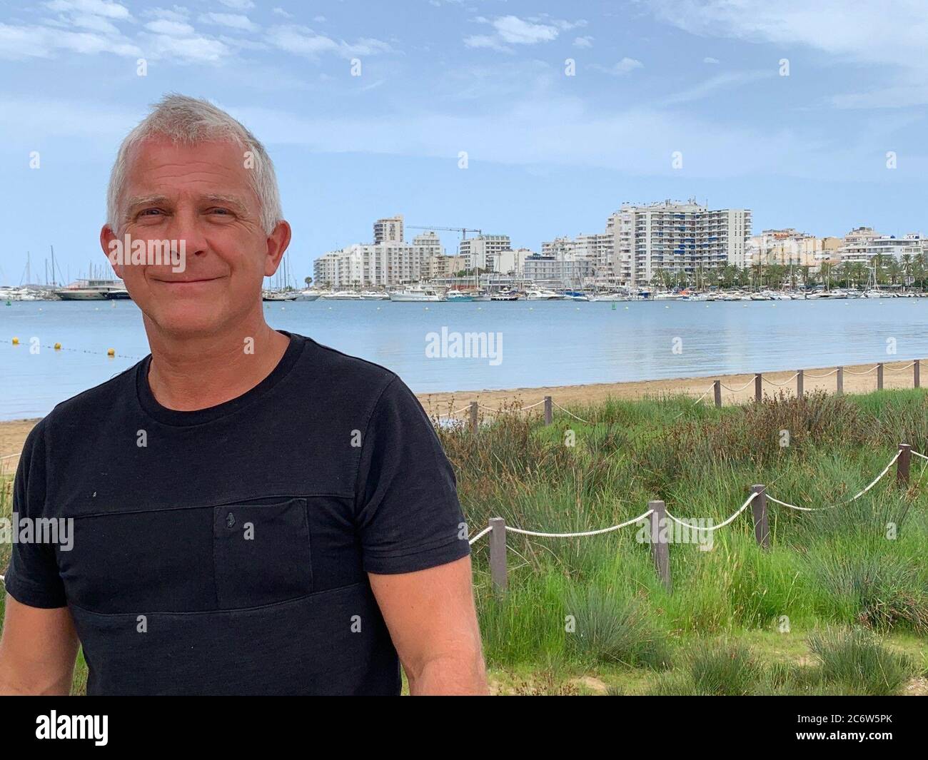 Rengør rummet forhistorisk dommer Dave Clarke, 57, a care home director from Bristol, who is on holiday with  his family in Ibiza. Expat British business owners have said new travel  quarantine rules are a "lifeline" for