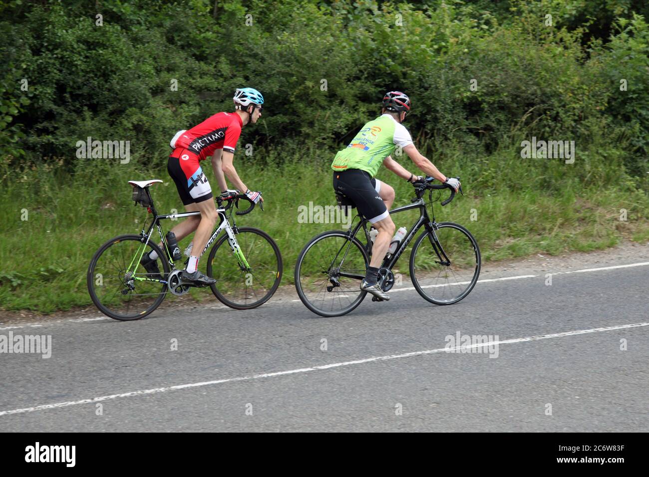 Two cyclists surrey hills hi-res stock photography and images - Alamy