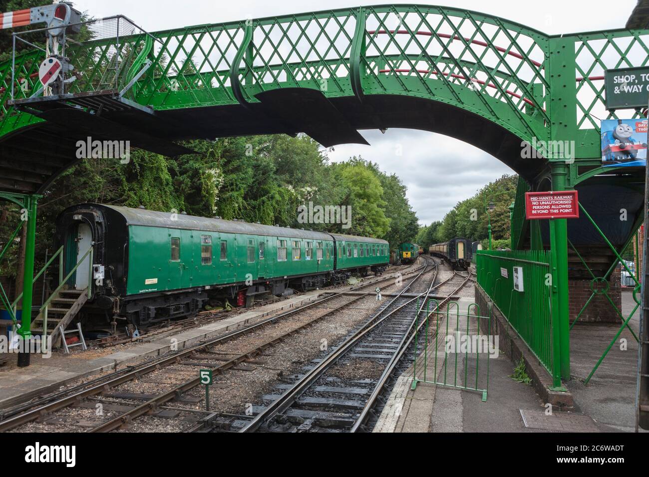The footbridge at Alresford Station on the Mid-Hants Steam Railway (the Watercress Line), Hampshire, England, UK Stock Photo