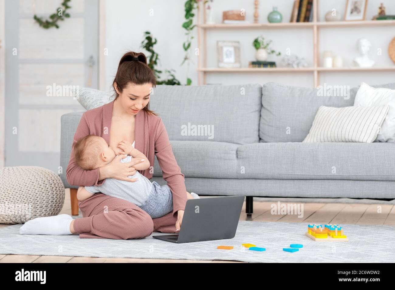 Nursing breastfeeding hires stock photography and images Alamy