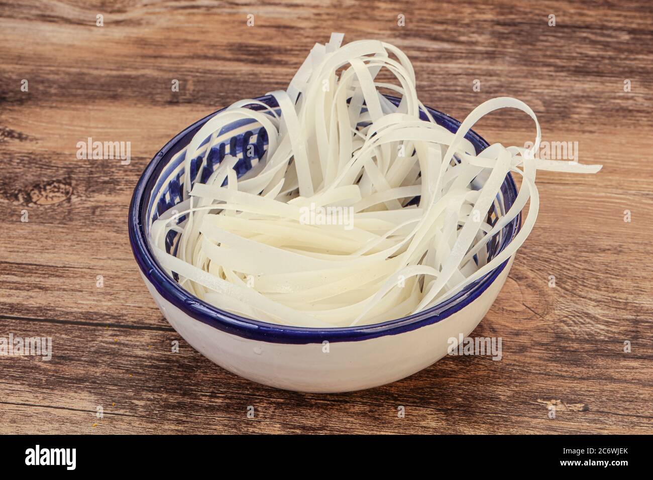 Boiled rice noodle ready for cooking Stock Photo - Alamy