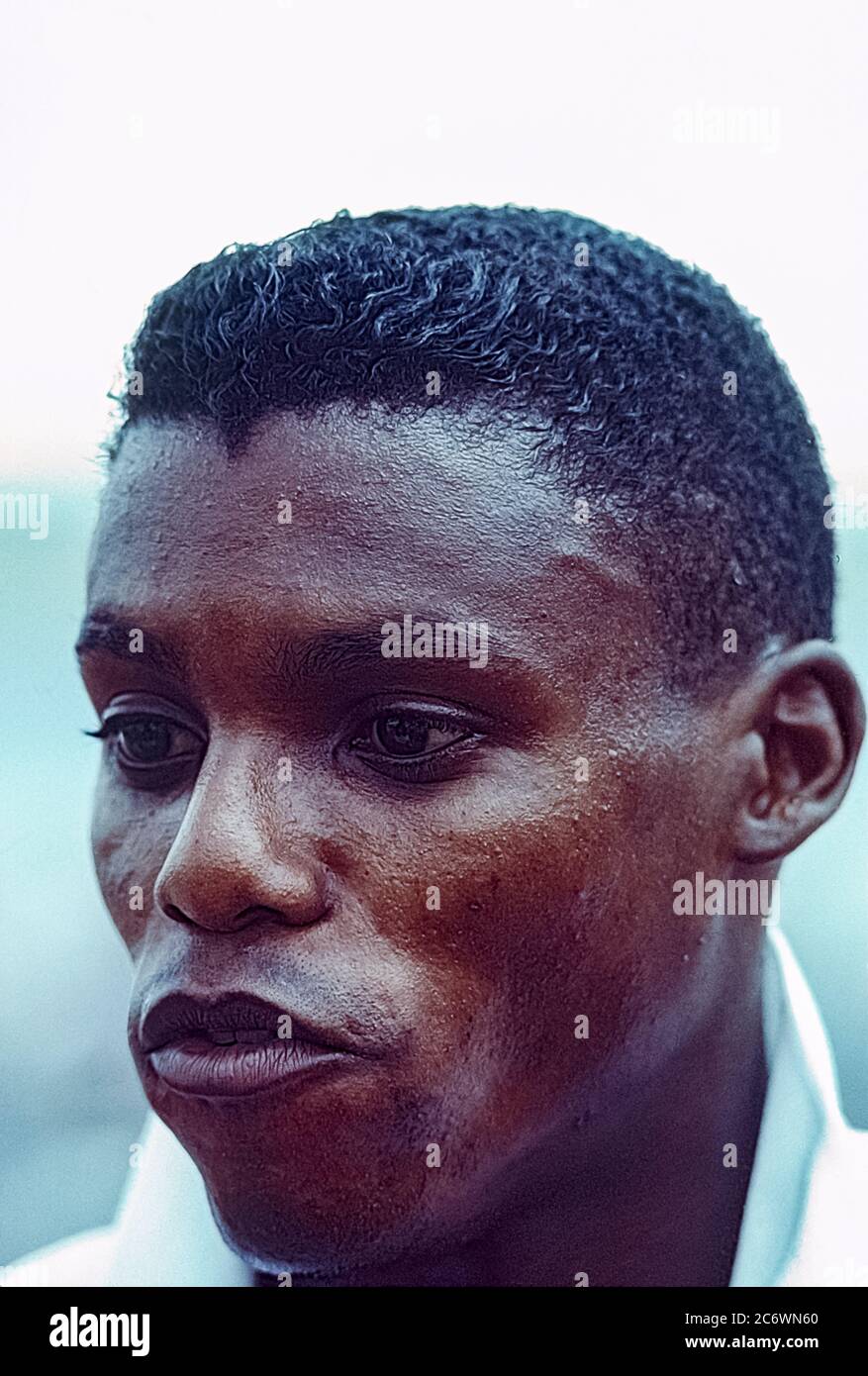 carl-lewis-usa-competing-at-the-1988-us-olympic-track-and-field-team