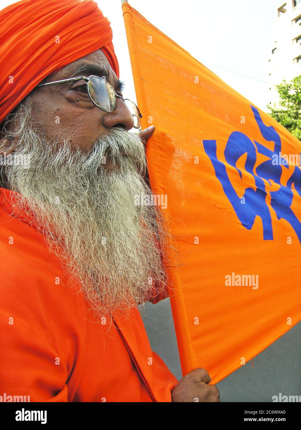 An artist joins the protest for Nandigram. India. November 14, 2007. In 2007 the West Bengal government decided to allow ‘Salim Group’, an Indonesian conglomerate, to set up a chemical hub at Nandigram under the ‘Special Economic Zone’, SEZ, policy. This led to resistance by the villagers resulting in clashes with the police that left 14 dead and accusation of police brutality. Source: www.wikipedia.com Stock Photo