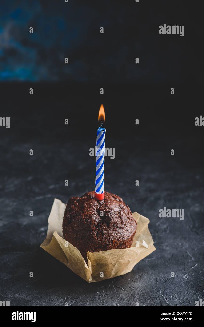 Muffin con candele, torta di compleanno, undicesimo compleanno Foto stock -  Alamy