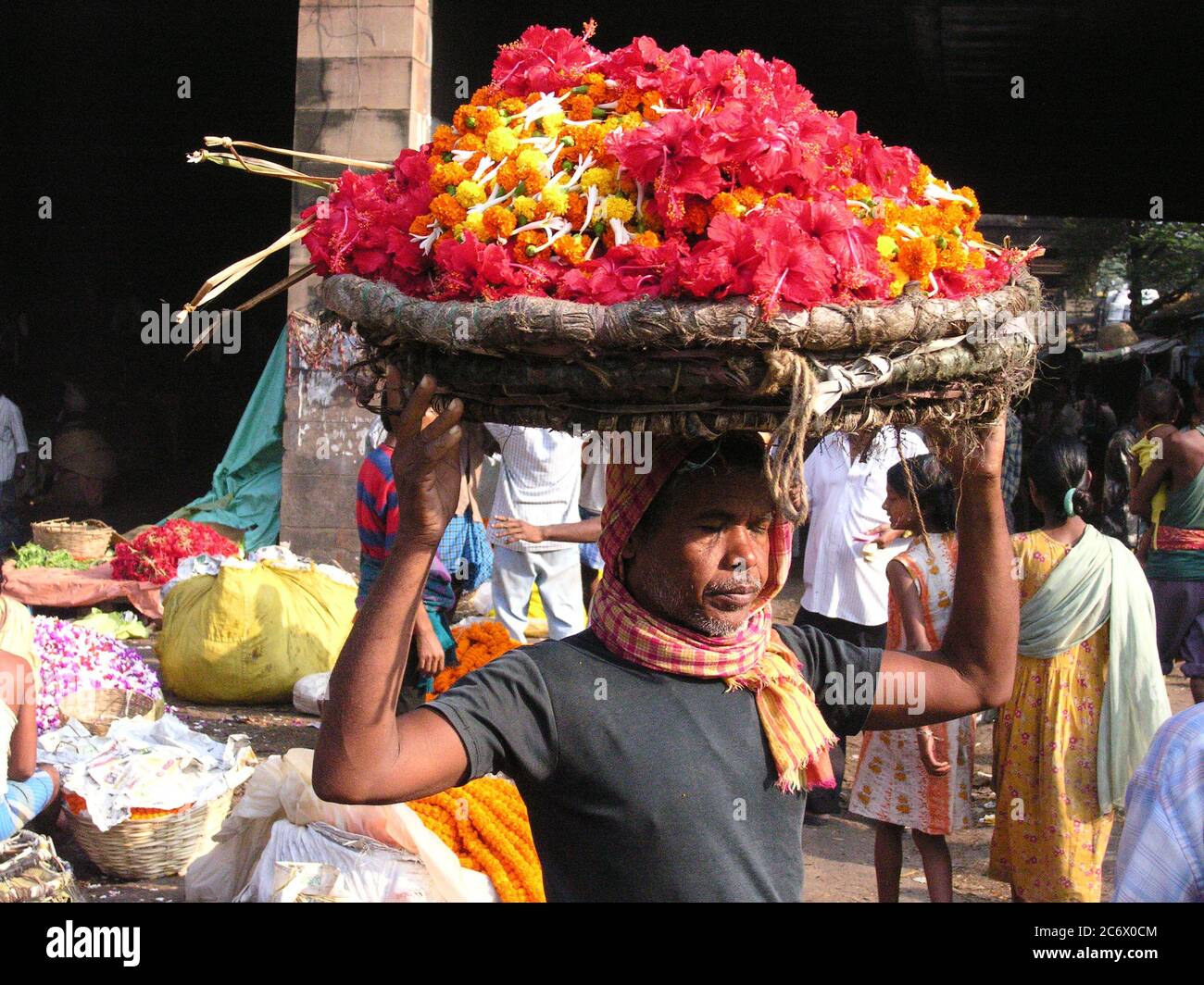 A vendor at the Mullickghaat flower market, one of the oldest flower markets in Kolkata, India. November 5, 2007. Stock Photo