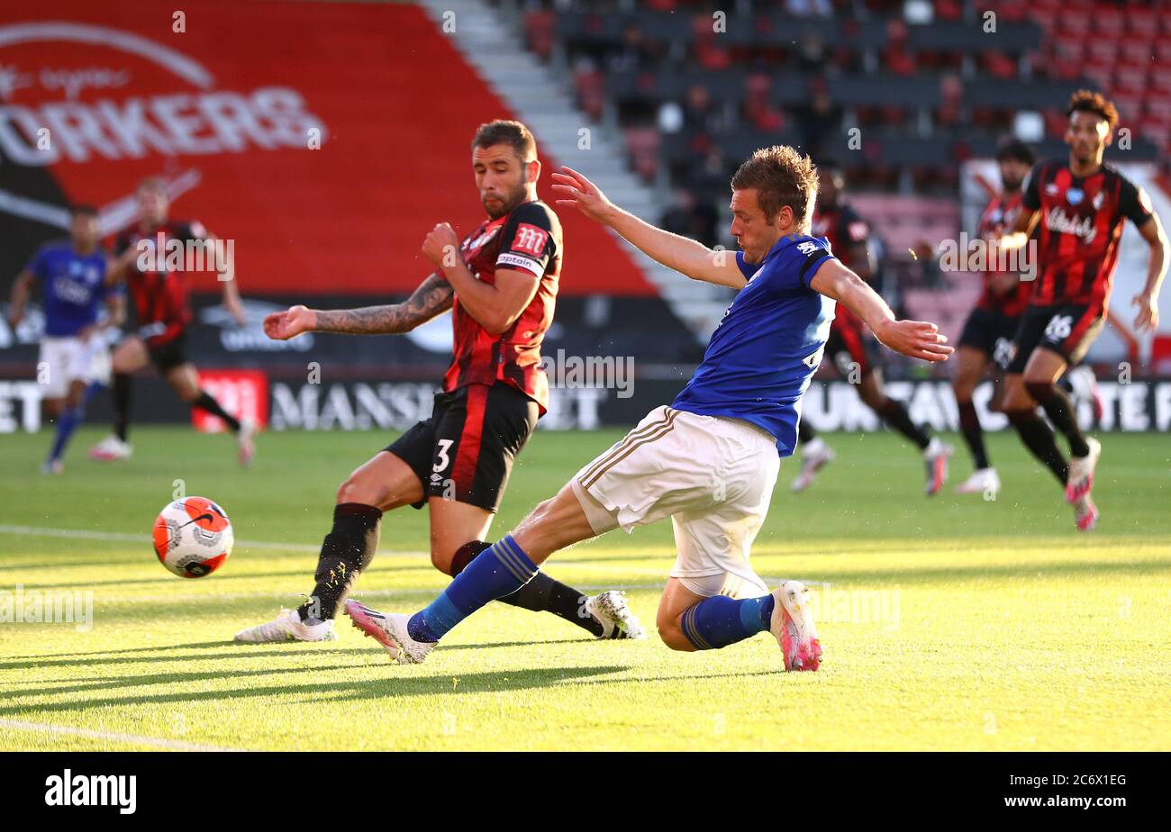 Leicester City's Jamie Vardy (right) shoots towards goal during the Premier League match at The Vitality Stadium, Bournemouth. Stock Photo