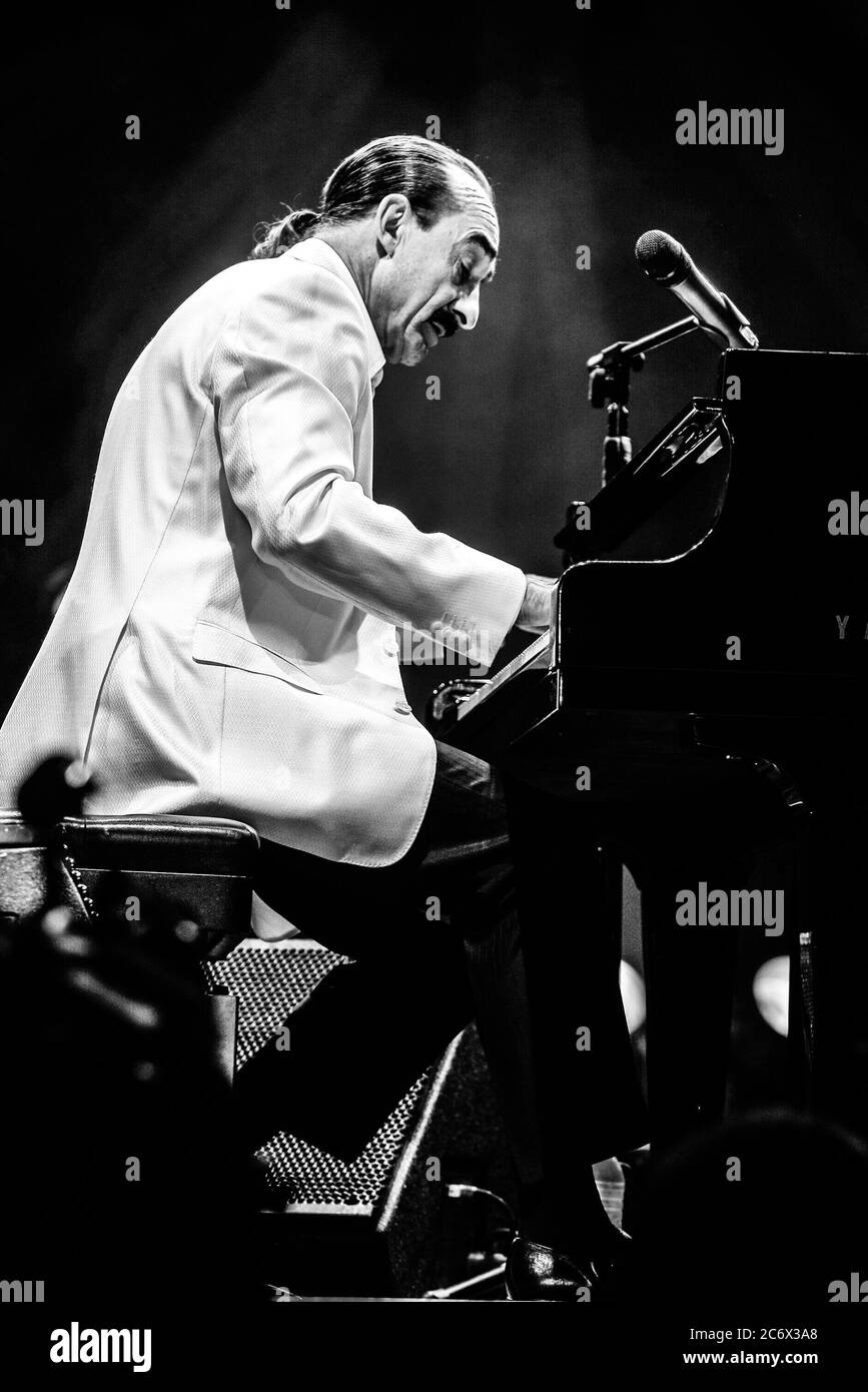 Raul Di Blasio, during his piano concert at the Pitic Festival 2009. May  2009 Raul Di Blasio, durante su concierto de piano en las Fiestas del Pitic  2009. mayo2009 Stock Photo - Alamy