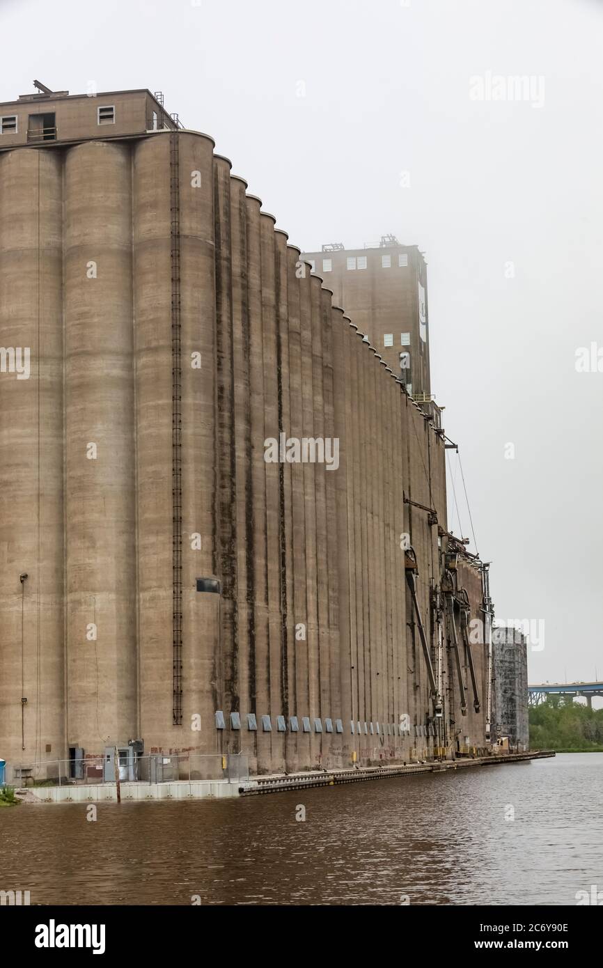 Grain silos on the gritty waterfront of Superior, Wisconsin, USA [No property release; available for editorial licensing only] Stock Photo