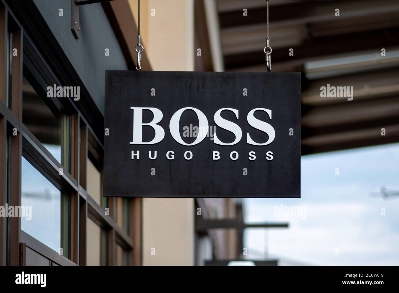 hugo boss premium outlet