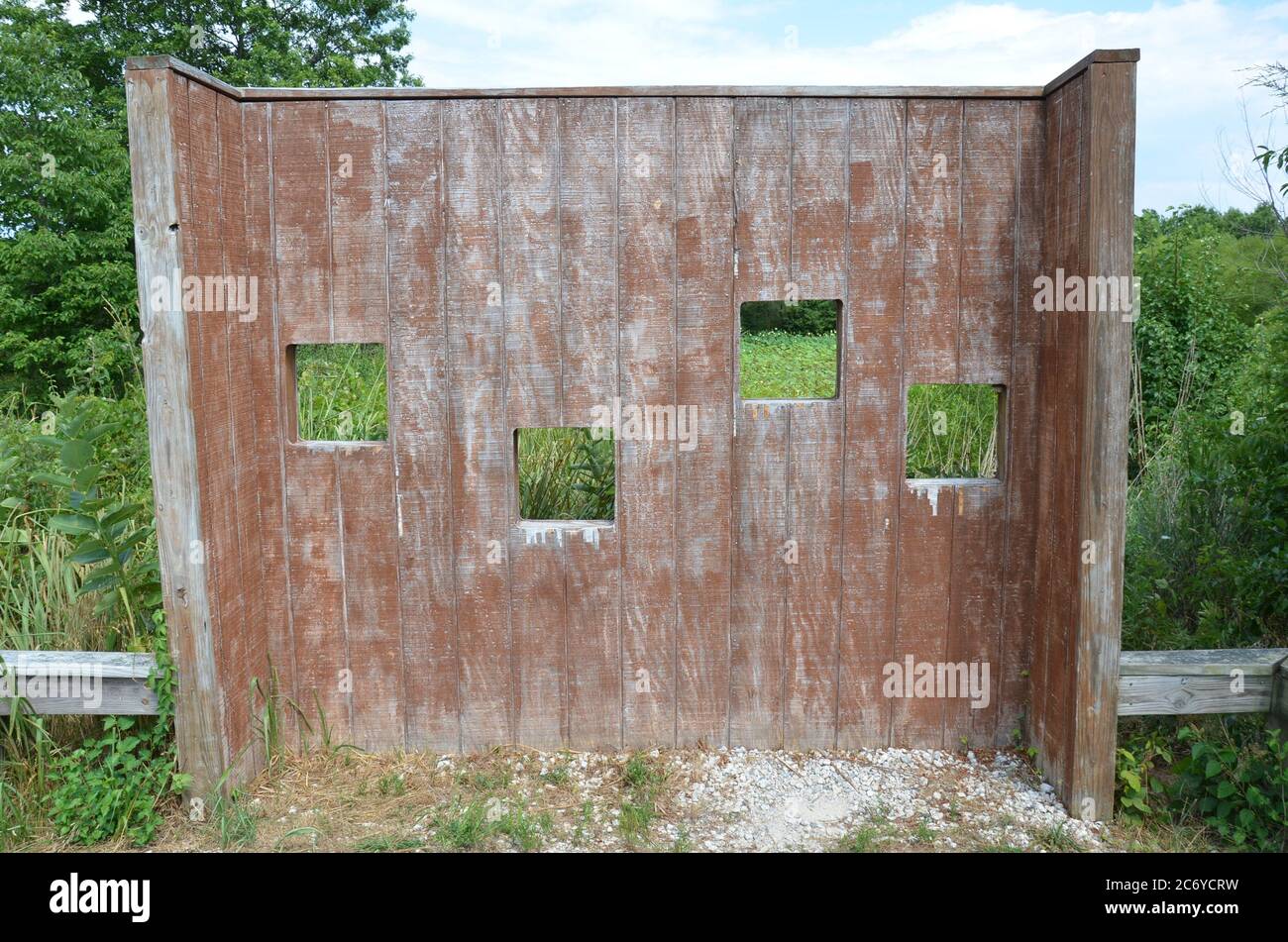 Viewing holes hires stock photography and images Alamy