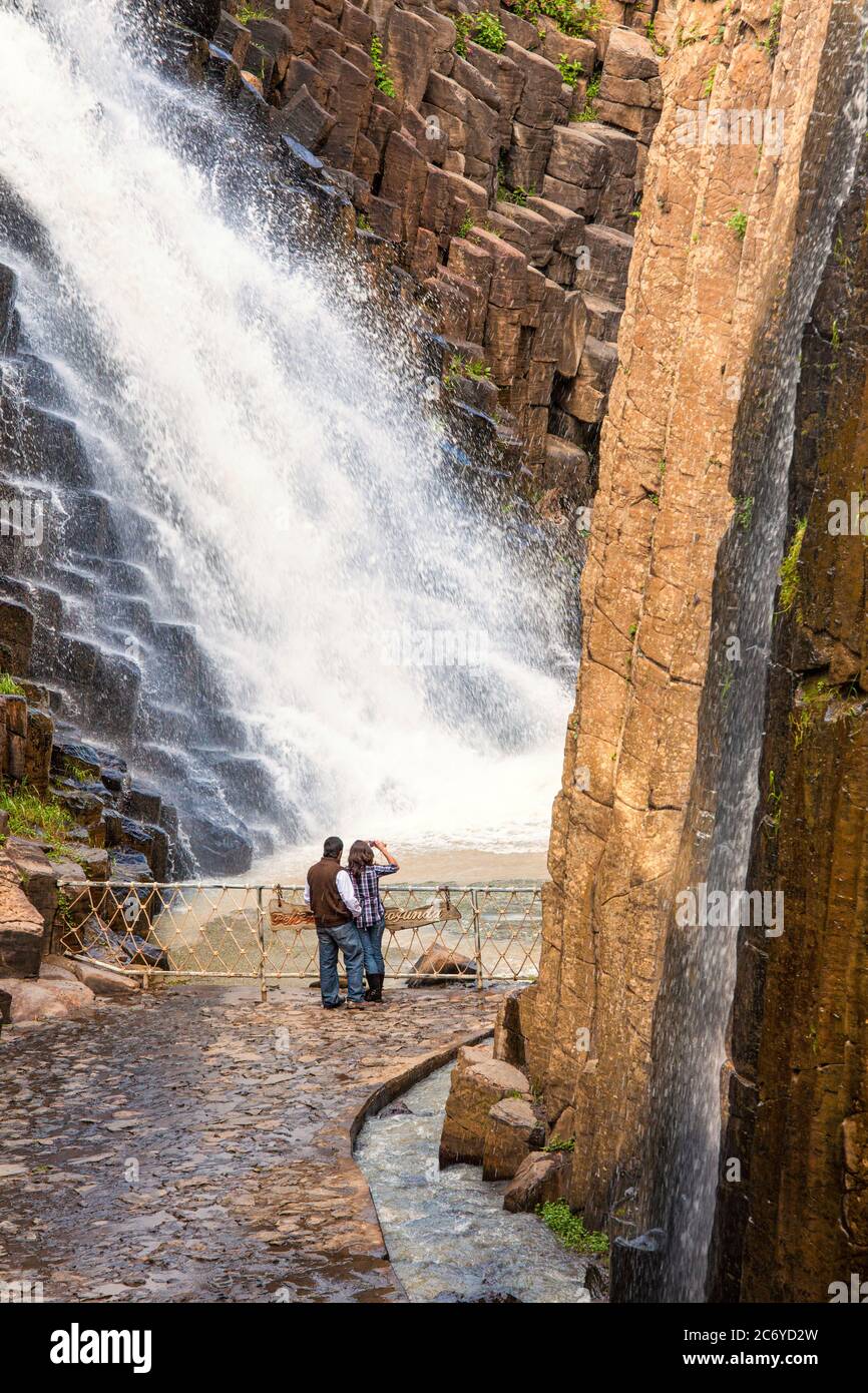 A couple photographs the waterfalls of the Prismas Basaltics, Hidalgo, Mexico Stock Photo