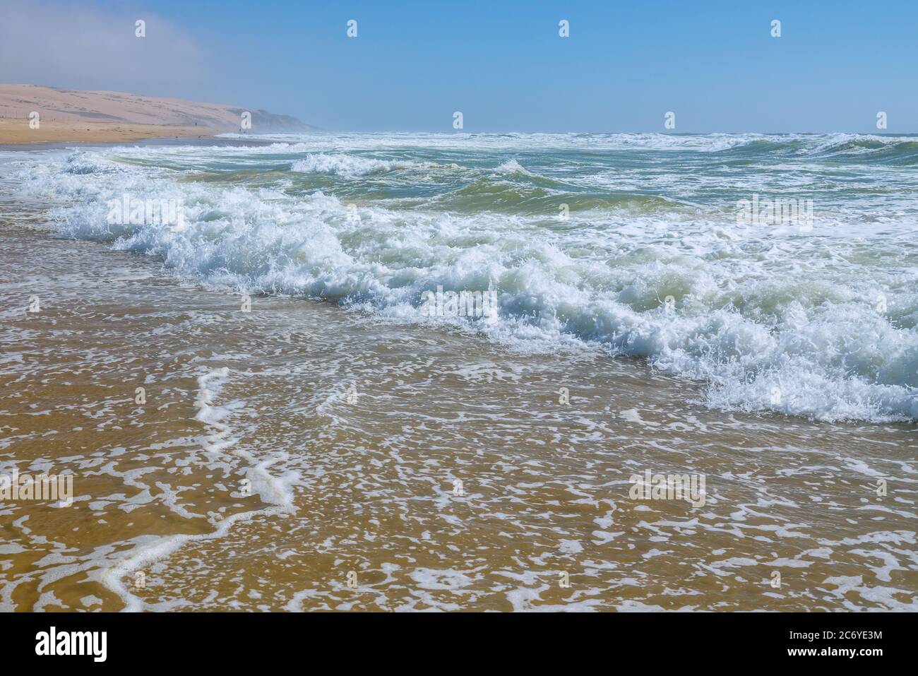 Empty sand beach ocean waves hi-res stock photography and images - Alamy