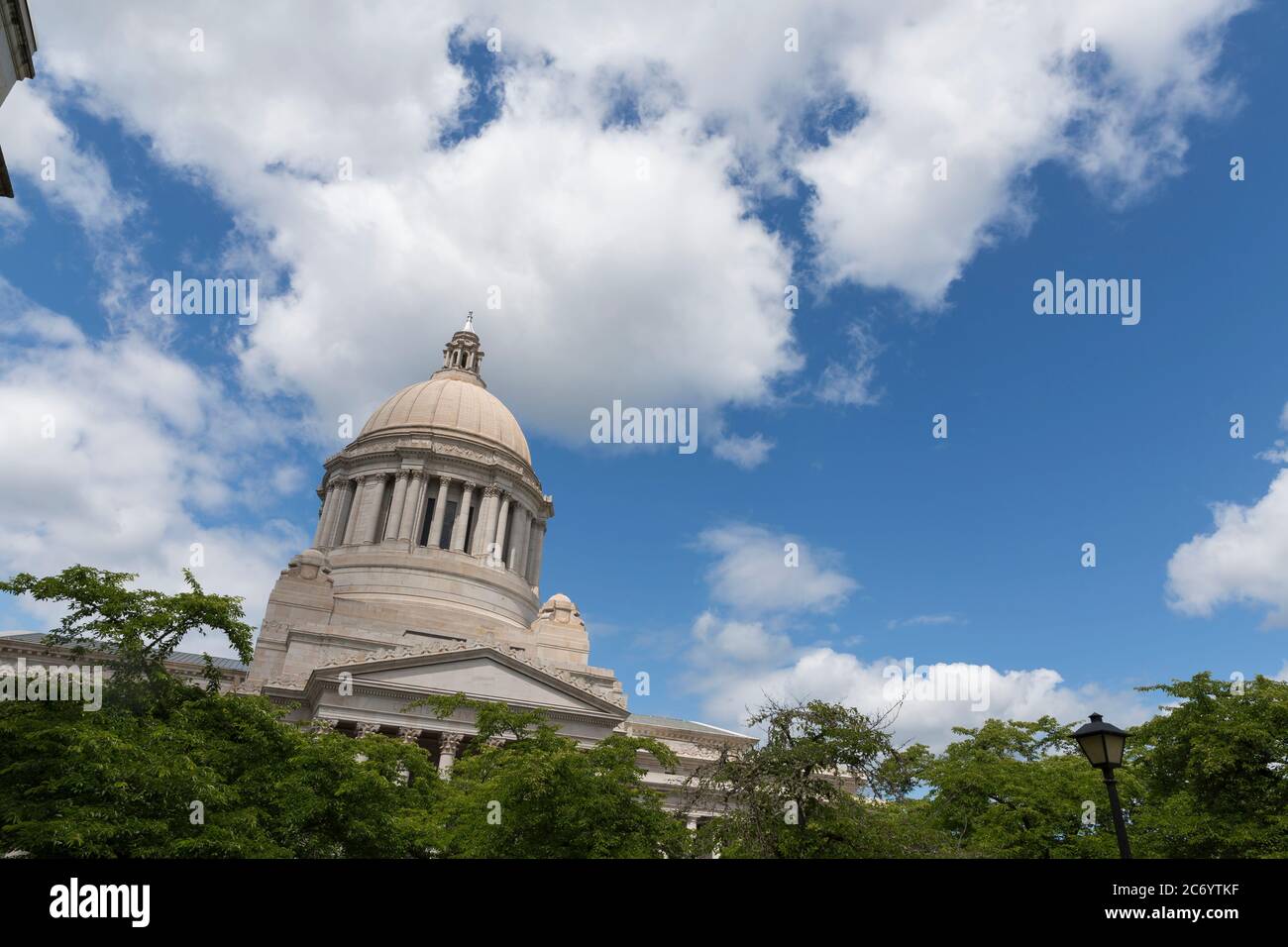 Olympia, Washington, USA. 13th July, 2020. View of the Washington State Capitol Building. This week, governor Jay Inslee implemented a statewide order mandating businesses to refuse service to customers without face masks to slow the spread of COVID-19. Credit: Paul Christian Gordon/Alamy Live News. Stock Photo