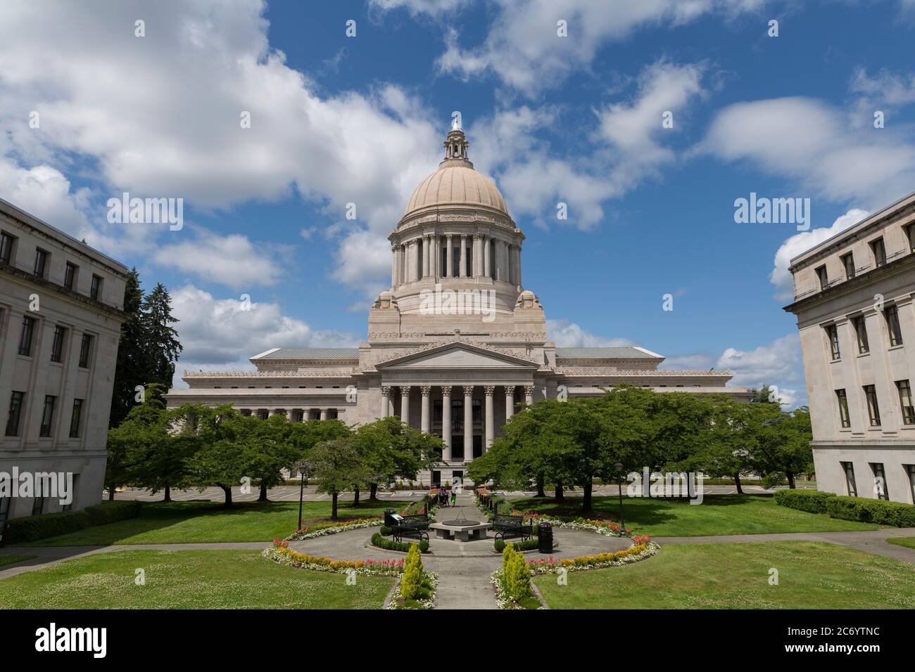 Olympia, Washington, USA. 13th July, 2020. View of the Washington State Capitol Building. This week, governor Jay Inslee implemented a statewide order mandating businesses to refuse service to customers without face masks to slow the spread of COVID-19. Credit: Paul Christian Gordon/Alamy Live News. Stock Photo