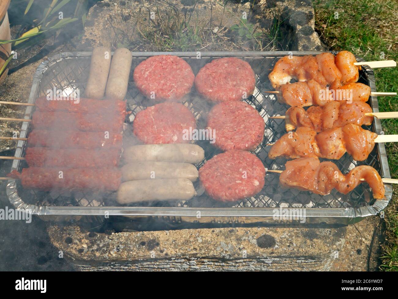 Disposable charcoal bbq tray hires stock photography and images Alamy