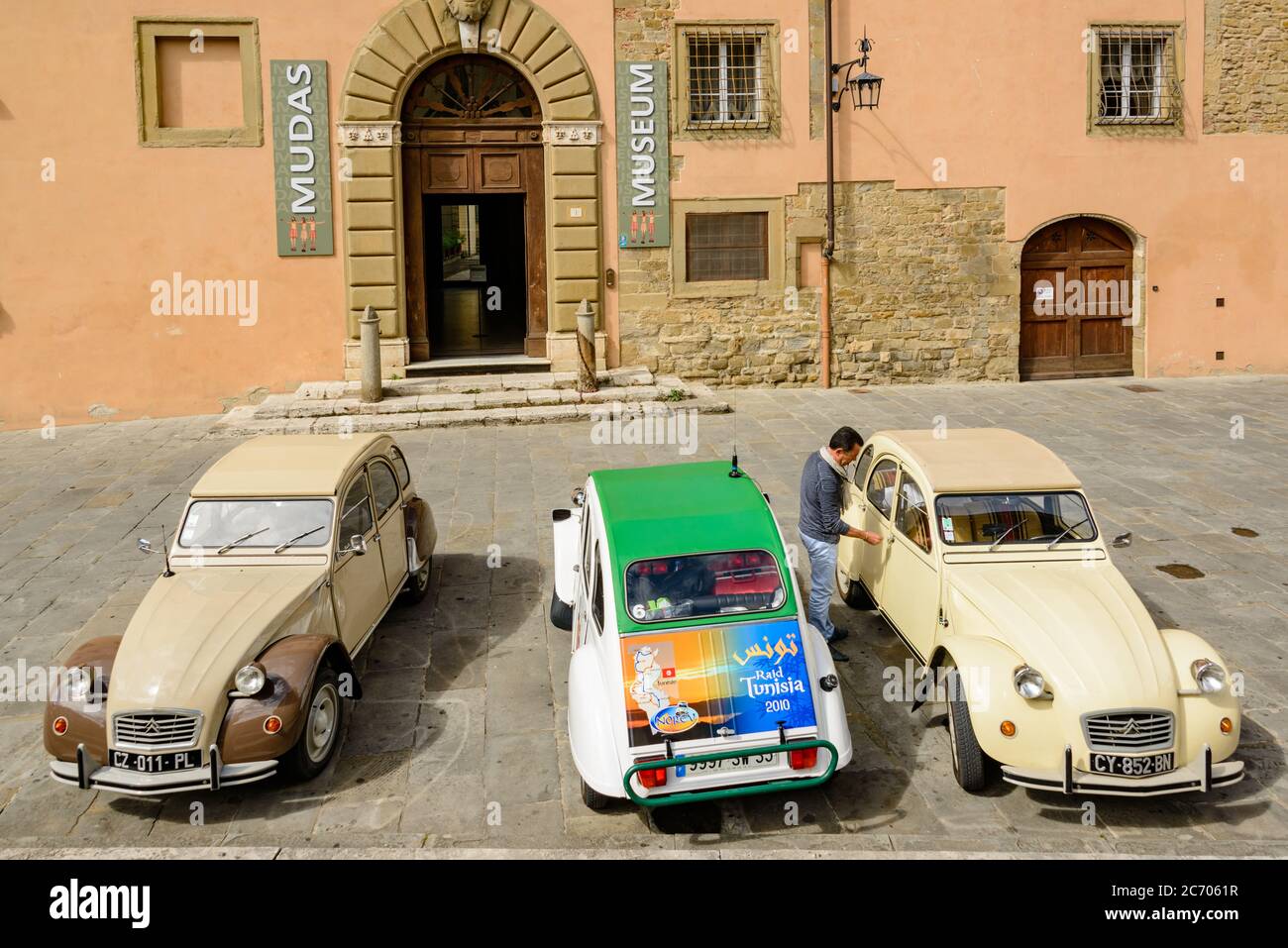 Citroen 2CV der Klassiker der französischen Firma genannt die 'Ente' in Arezzo Toskana Stock Photo