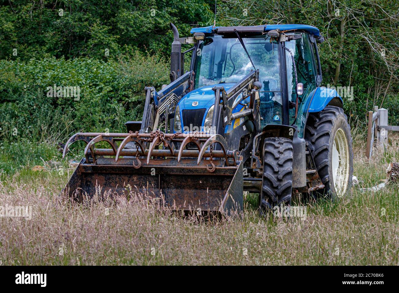 new holland t6030 RowCrop tractor Stock Photo Alamy