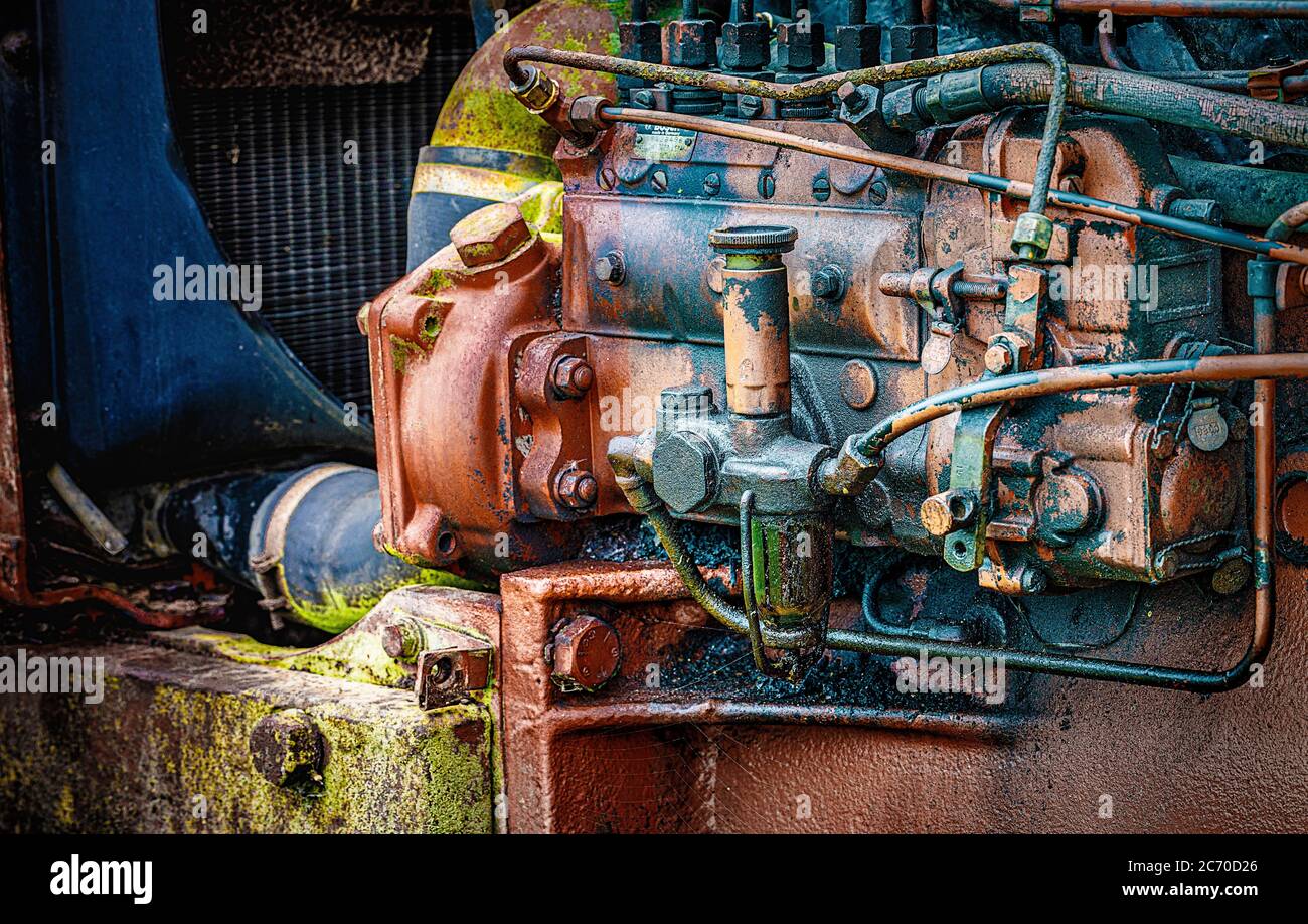 decaying in need or repair american case 970 tractor injectors Stock