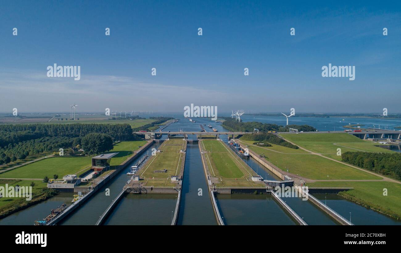 volkeraksluizen-hollands-diep-delta-works-in-the-netherlands-in-the