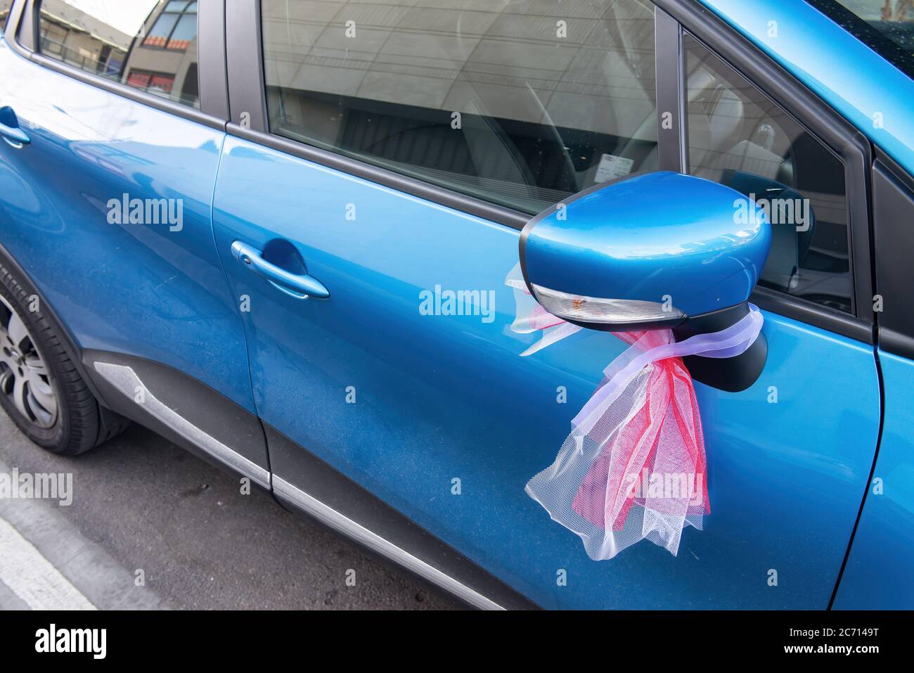 What Does Bandana on Car Side Mirror Mean: Hidden Signals