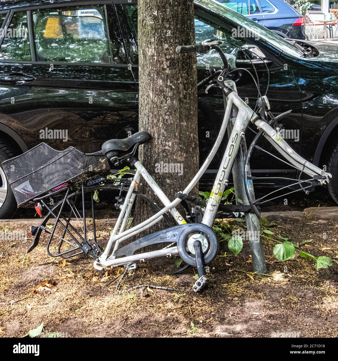 Bicycle no wheels on bike hires stock photography and images Alamy