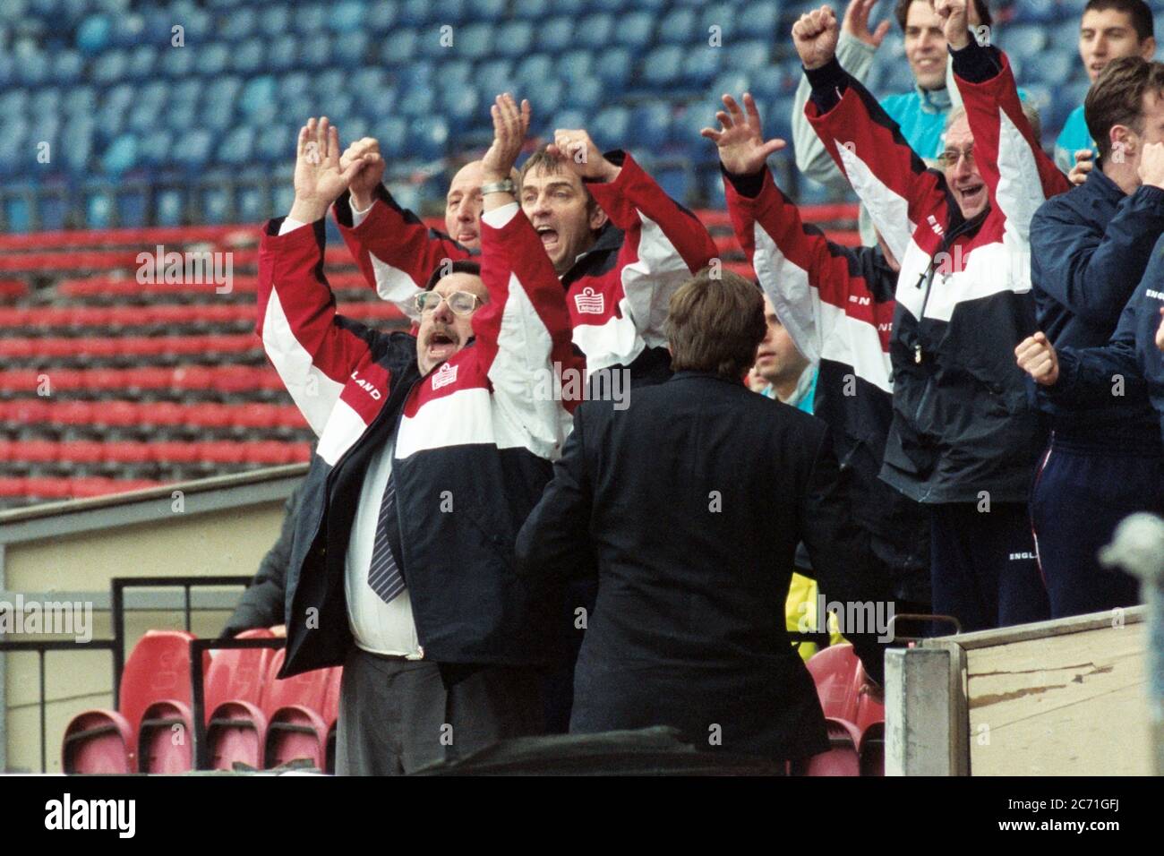 Ricky Tomlinson during filming as he plays Mike Bassett England manager at Wembley Stadium, London 1998 Stock Photo