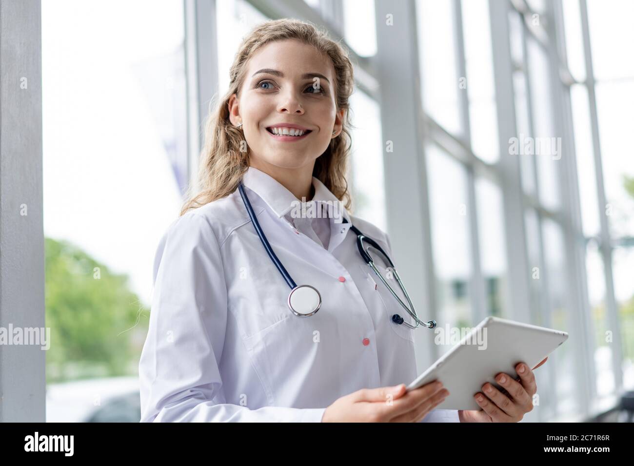 Woman female aid worker uniform hi-res stock photography and images - Alamy