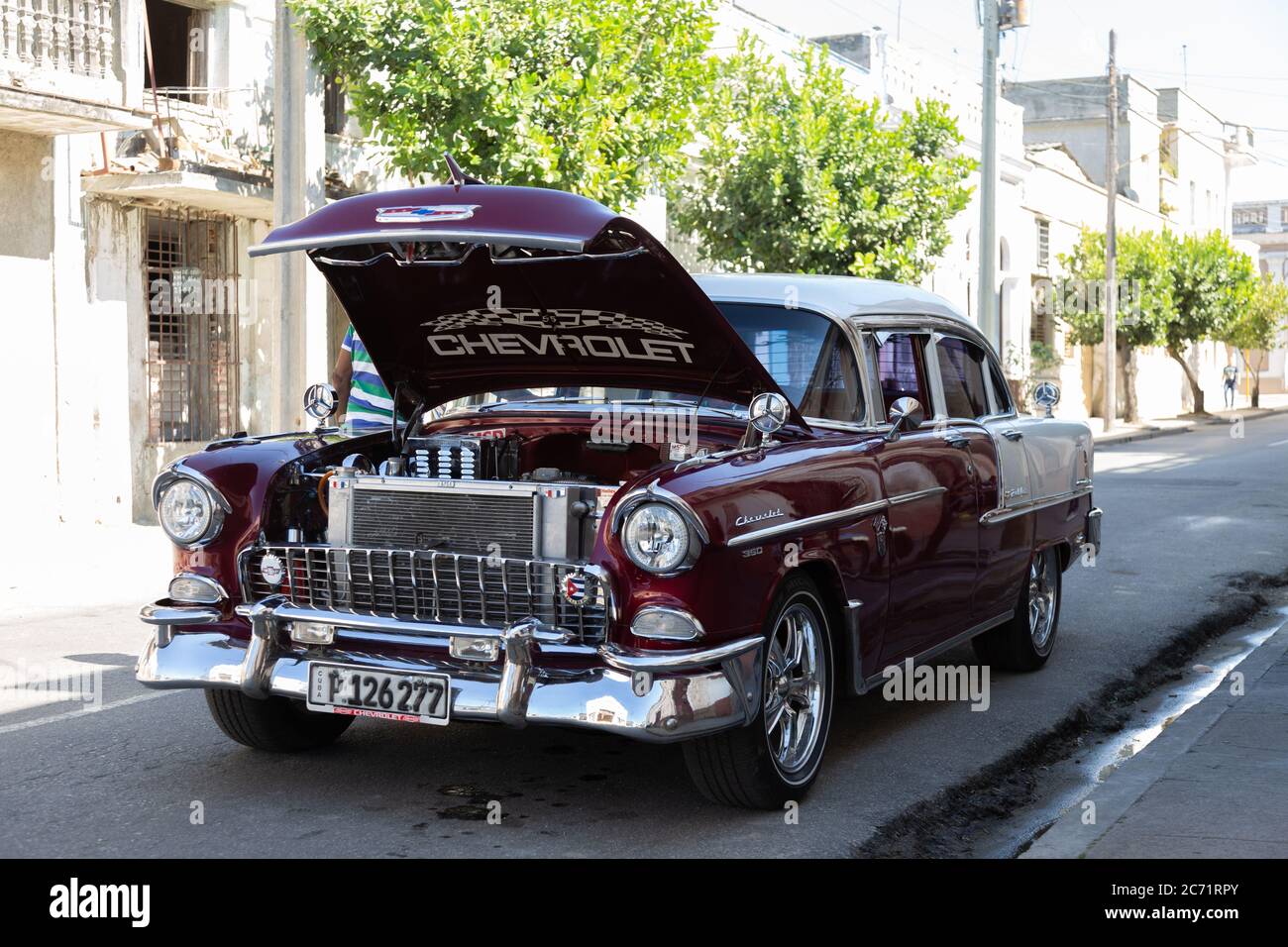 Maroon car hi-res stock photography and images - Page 8 - Alamy