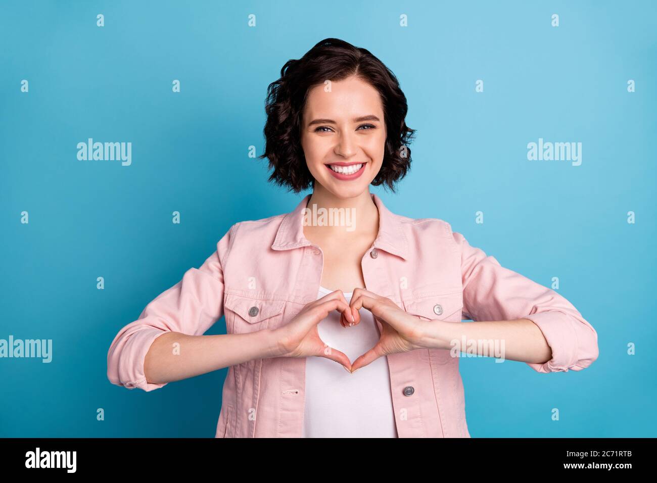 Печать на футболках. Givenchy feel love. Wear feelings. Wear feelings. T-shirt print.