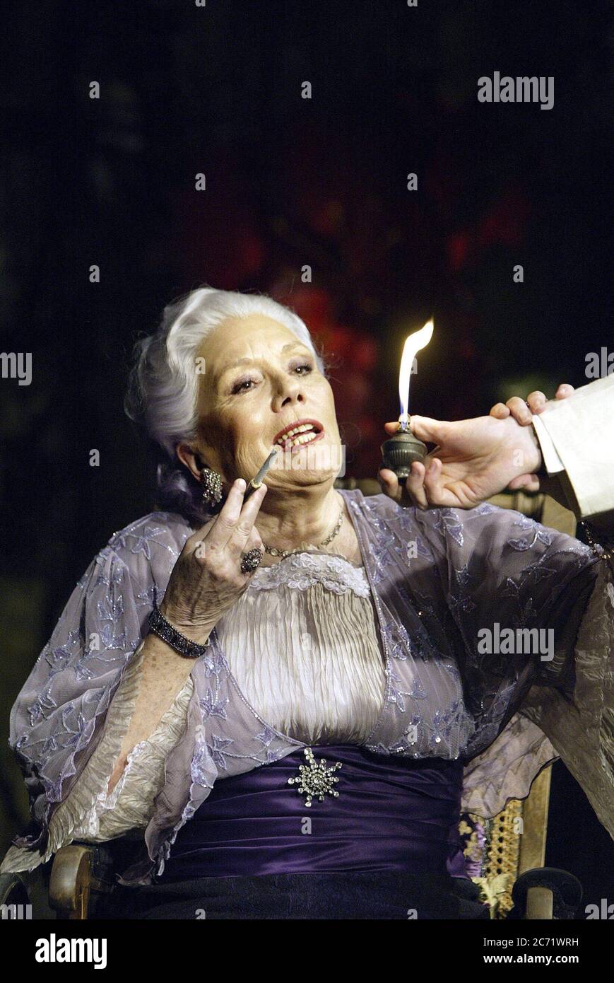 Diana Rigg (Mrs Venable) in SUDDENLY LAST SUMMER by Tennessee Williams at the Sheffield Lyceum, England  17/02/2004  design: Christopher Oram  lighting: Howard Harrison  director: Michael Grandage Stock Photo