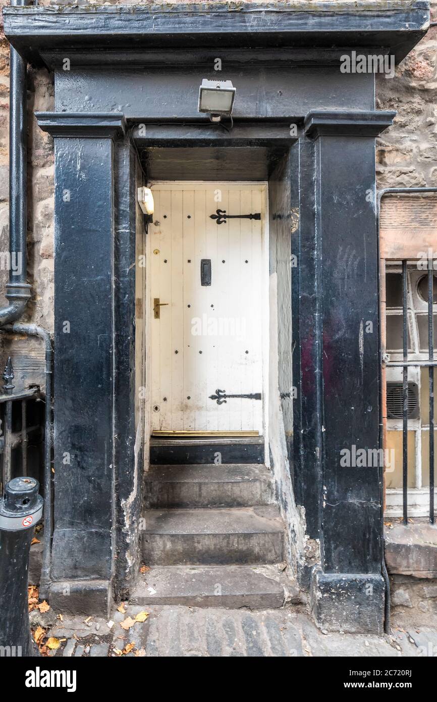 Wooden door entrance at old house at Edinburgh, UK Stock Photo Alamy