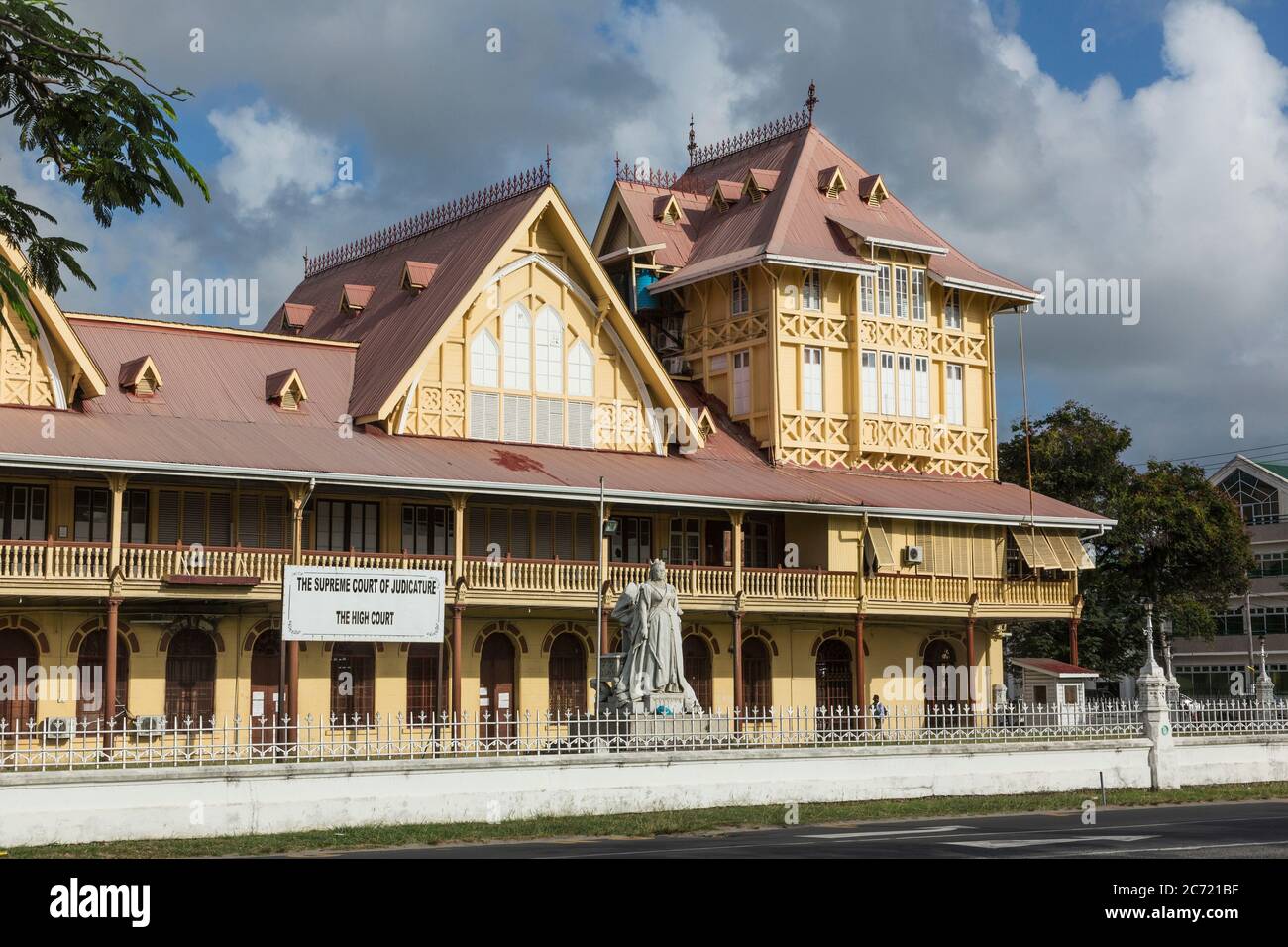 Guyana, Demerara-Mahaica Region, Georgetown, The High Court Building is a timber structure, built in 1887.  It has a statue of Queen Victoria in front. Stock Photo