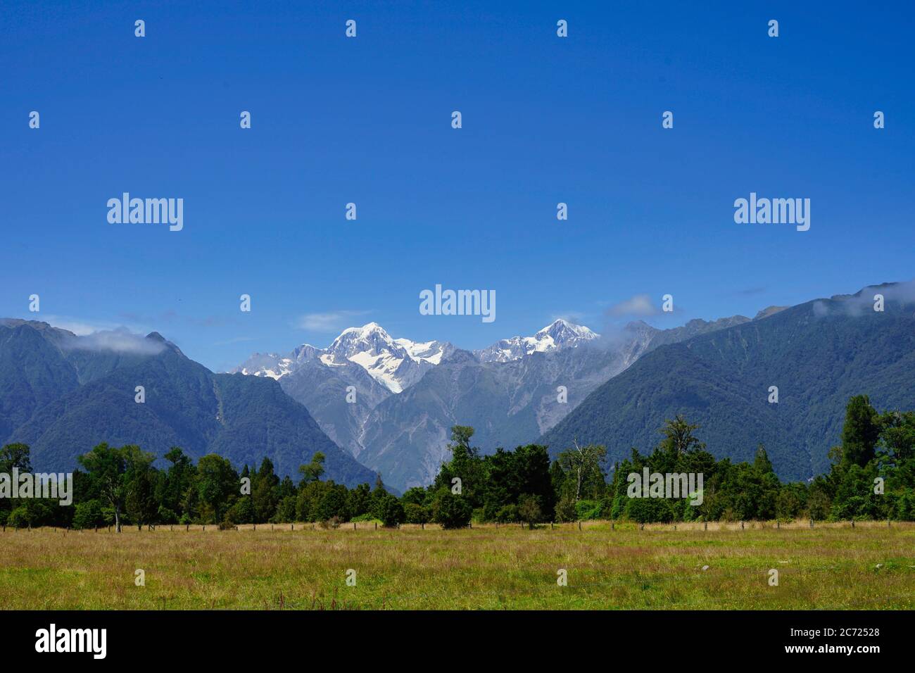 Landscape with Mt. Cook and Mt. Tasman in a blue sky - late summer Stock Photo