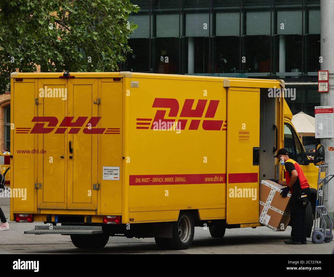 Dhl Container High Resolution Stock Photography and Images Alamy