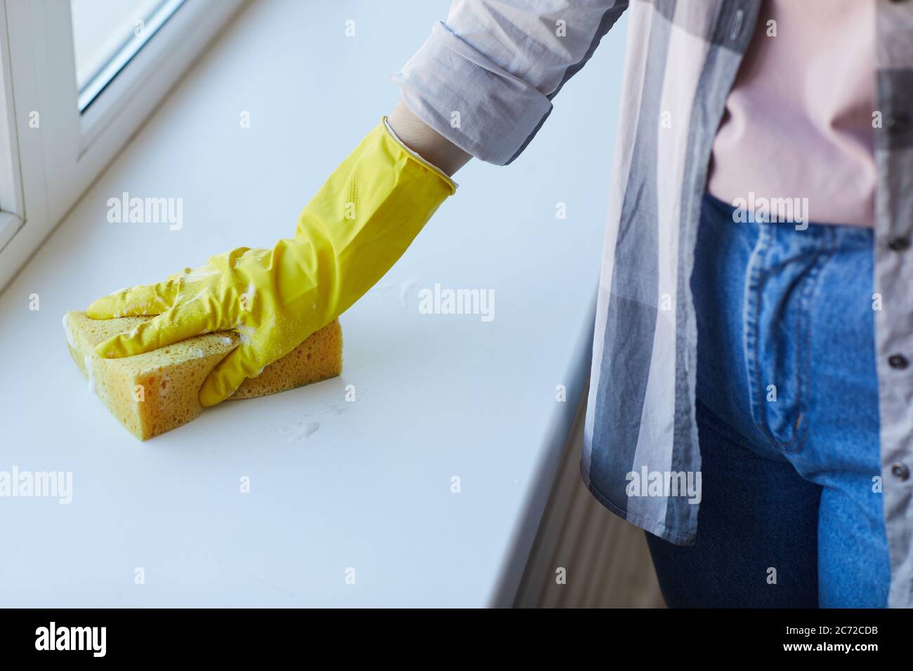 Woman wearing rubber gloves hi-res stock photography and images - Alamy