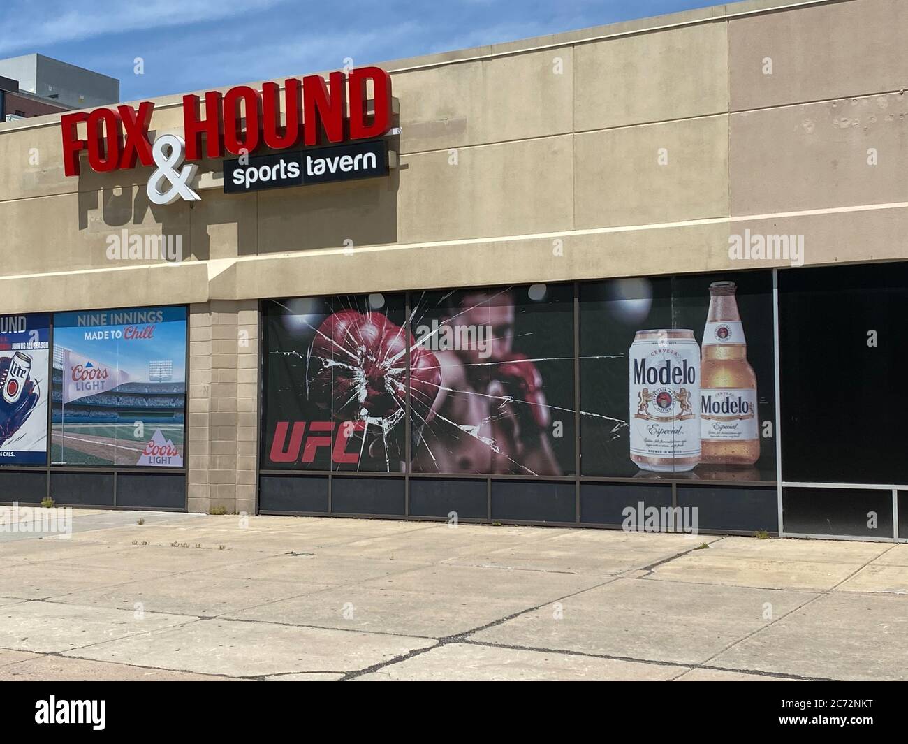Edison New Jersey - May 16 2020 A View Of The Exterior Of The Fox And Hound Sports Tavern At Menlo Park Mall Closed Due To The Covid-10 Pandemic Stock Photo - Alamy Edison New Jersey - May 16 2020 A View Of The Exterior Of The Fox And Hound Sports Tavern At Menlo Park Mall Closed Due To The Covid-10 Pandemic Stock Photo - Alamy