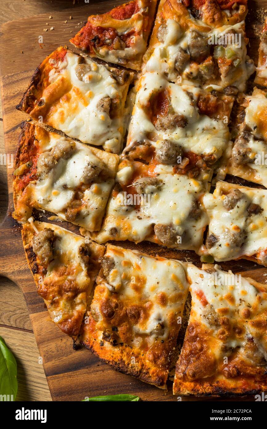 Homemade Sausage and Peppers Pizza Ready to Eat Stock Photo Alamy
