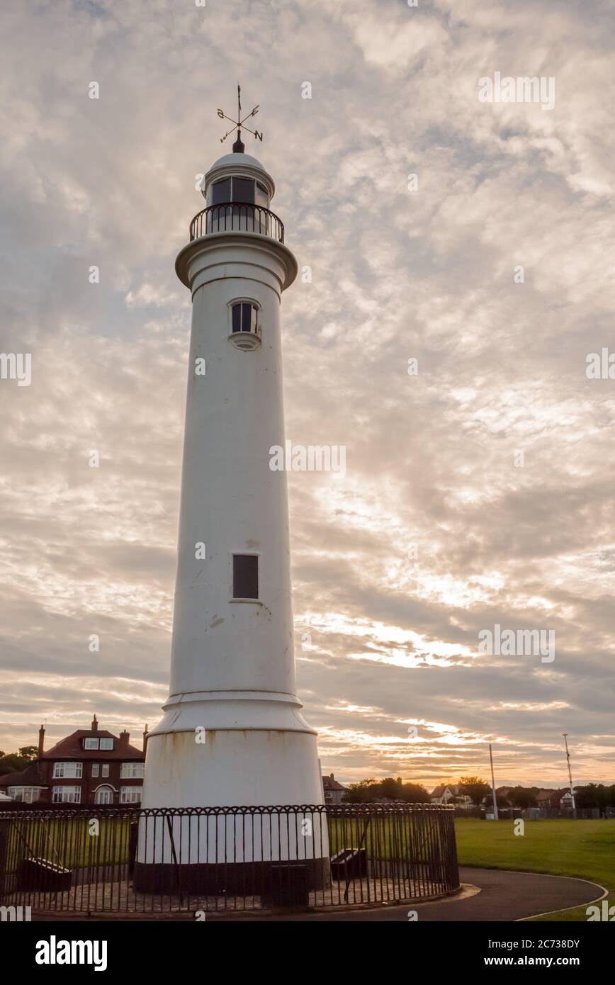 an-old-white-lighthouse-at-cliffe-park-seaburn-sunderland-2C738DY.jpg