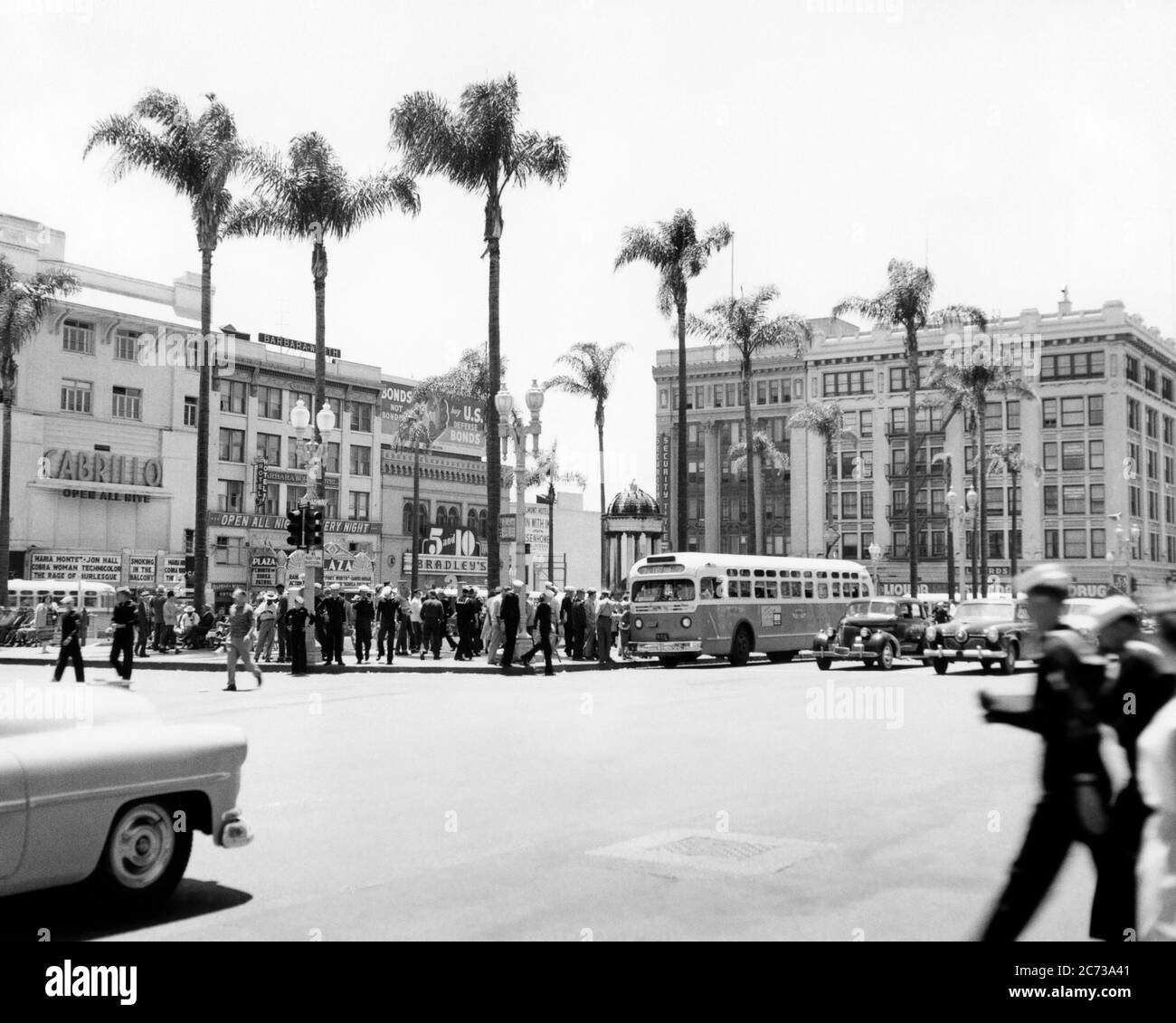 1950s THE PLAZA BUS TRANSPORTATION CENTER LOADING LOTS OF SAILORS AND PEDESTRIANS SAN DIEGO CALIFORNIA USA - q52278 CPC001 HARS NAVY COPY SPACE FULL-LENGTH LADIES PERSONS SCENIC AUTOMOBILE MALES BUILDINGS PEDESTRIANS TRANSPORTATION B&W LOADING LEISURE PROPERTY MOTOR VEHICLE AUTOS EXTERIOR PROGRESS CA SAILORS UNIFORMS REAL ESTATE LOTS MOTION BLUR WEST COAST STRUCTURES AUTOMOBILES CITIES DIEGO VEHICLES EDIFICE PLAZA BUSES PALMS TRANSIT 5 AND 10 BLACK AND WHITE MOTOR VEHICLES OLD FASHIONED POST WAR SOUTHERN CALIFORNIA Stock Photo