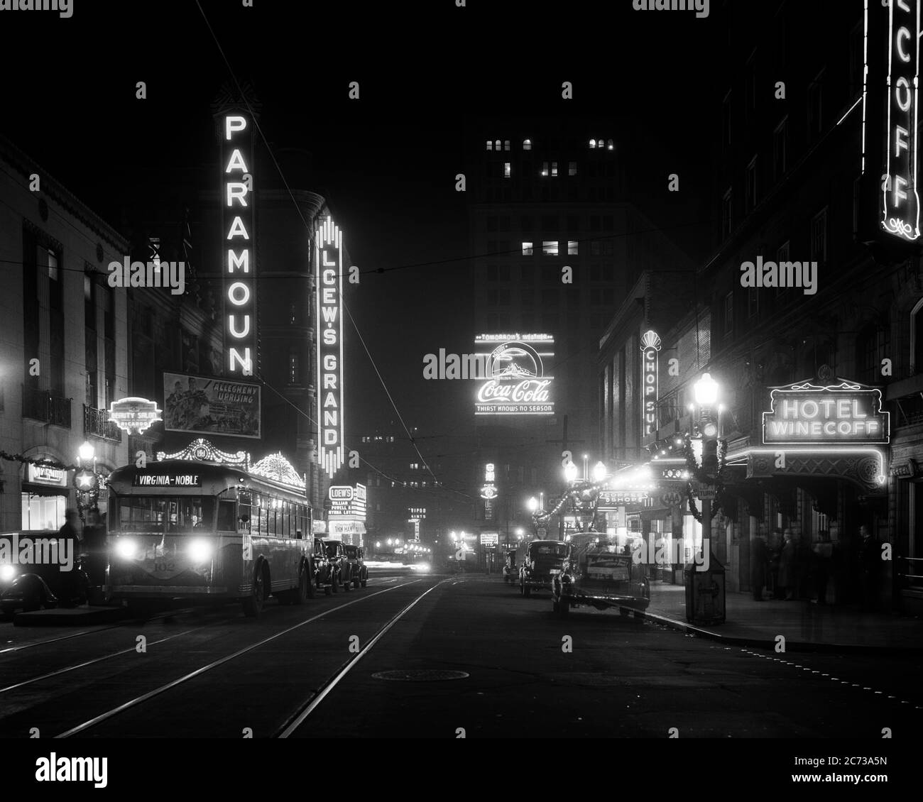 1930S 1940s DOWNTOWN AT NIGHT CAR BUS TRAFFIC NEON SIGNS INCLUDES COCA-COLA PEACHTREE STREET MOVIE THEATERS ATLANTA GEORGIA USA - r13012 PUN001 HARS NEON AUTOS EXCITEMENT EXTERIOR RECREATION AT COCA-COLA SOUTHERN CONCEPTUAL AUTOMOBILES STYLISH VEHICLES INCLUDES NIGHTLIFE BLACK AND WHITE GA OLD FASHIONED Stock Photo