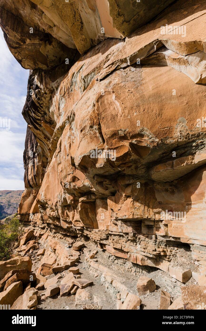 Drakensberg, 'Battle Cave' rock art site, bushman rock paintings, Giants Castle Game Reserve, Uthukela, KwaZulu-Natal, South Africa, Africa Stock Photo