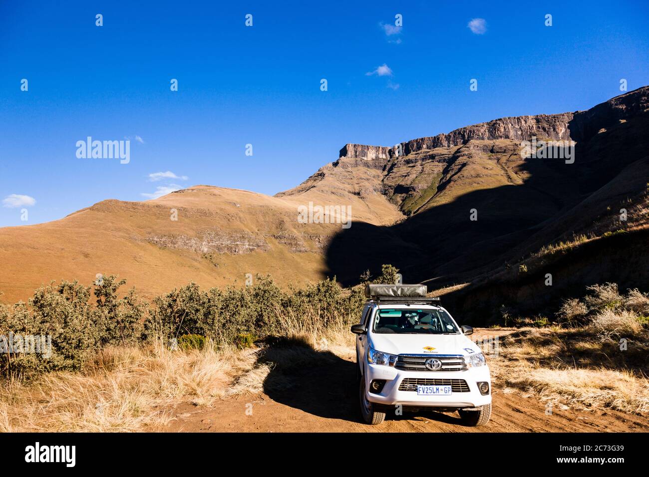 Drakensberg Sani Pass Road Four Wheel Drive Vehicle Going Up To Lesotho Mkhomazi Wilderness Area Kwazulu Natal South Africa Africa Stock Photo Alamy