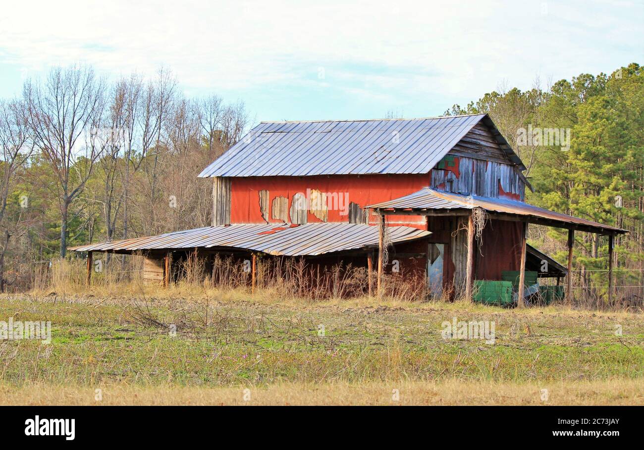 Old red tobacco barn in rural setting Stock Photo - Alamy