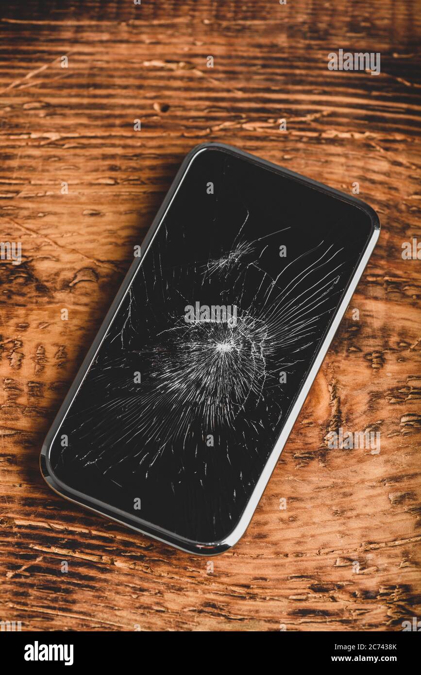 Smartphone With Cracked Screen Stock Photo Alamy