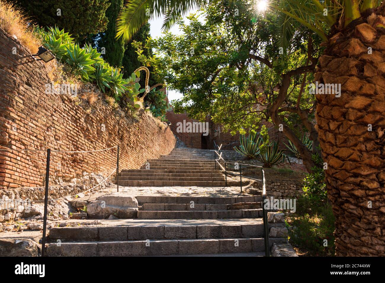Eine Steintreppe im Griechischen Theater von Taormina Sizilien Stock Photo